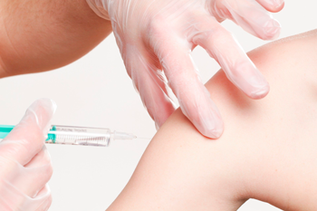 Regularização da Competência Farmacêutica para Administração de Vacinas e Medicamentos Injetáveis em período de desconfinamento